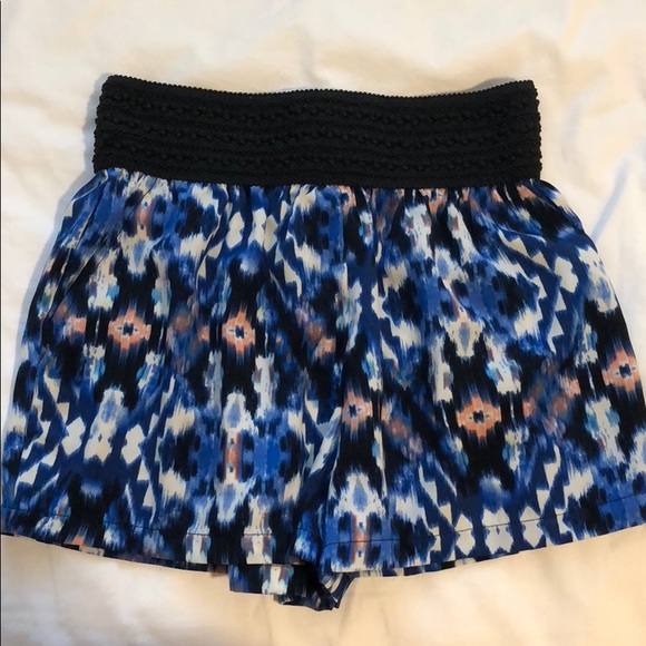 Flowy Shorts - Picture 1 of 2